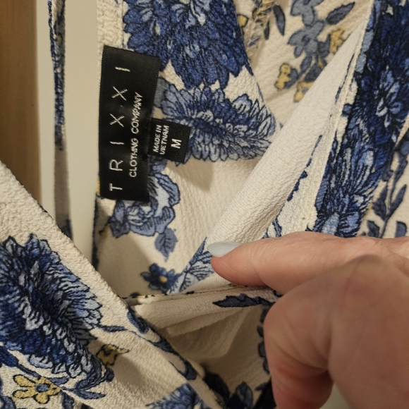 Francesca's Collections Cream Romper with Blue Floral Design - Picture 4 of 4